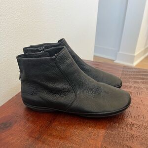 Camper Right Nina Slim Black leather comfy minimalist ankle boots sz 38